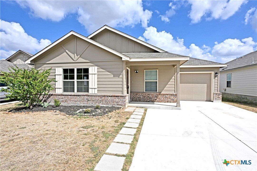 2973 Greenbriar Rd in Seguin, TX - Building Photo