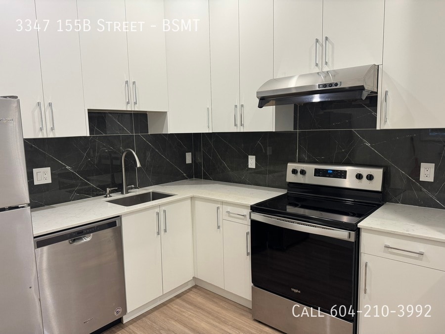 3347-155B 155b St in Surrey, BC - Building Photo