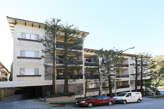 6100 Buckingham Pky in Culver City, CA - Building Photo - Building Photo