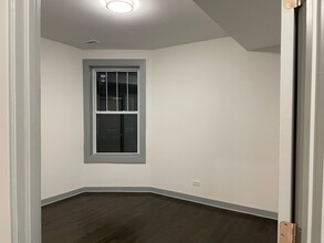 7953 S Essex Ave in Chicago, IL - Building Photo - Building Photo