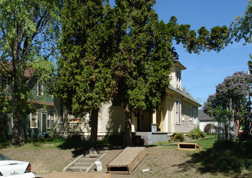 1024 W Augusta Ave in Spokane, WA - Foto de edificio