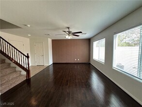 9141 Iron Cactus Ave in Las Vegas, NV - Building Photo - Building Photo