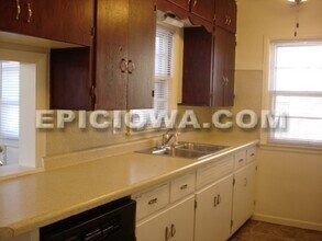 1920 Chandler St SW in Cedar Rapids, IA - Building Photo - Building Photo