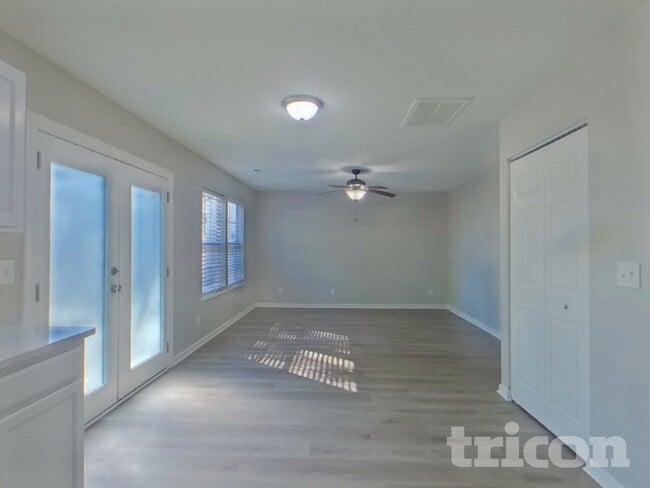 925 Schofield Ln in Columbia, SC - Foto de edificio - Building Photo