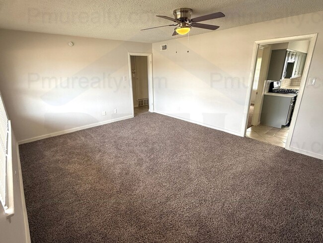 130 W Cherry Point Dr in Dallas, TX - Building Photo - Building Photo