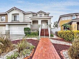 9 Vía Espiritu in Rancho Santa Margarita, CA - Building Photo