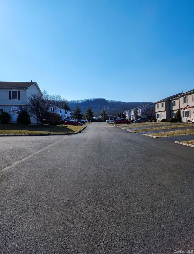 104 Zugibe Ct in West Haverstraw, NY - Building Photo - Building Photo