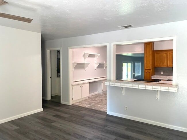 2896 Kenco Ave in Redding, CA - Building Photo - Building Photo