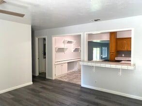 2896 Kenco Ave in Redding, CA - Foto de edificio - Building Photo