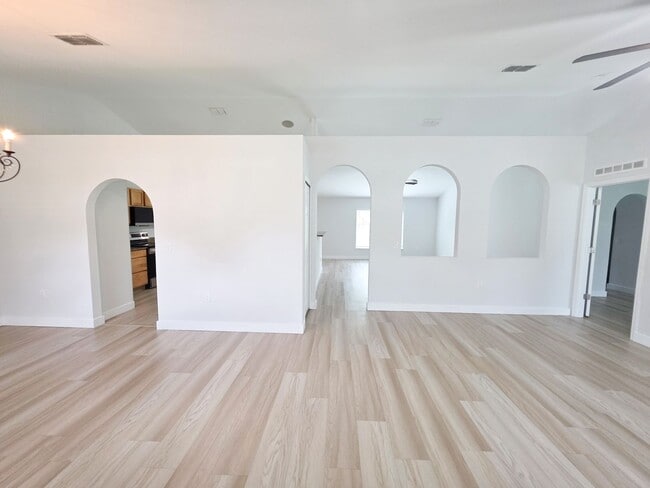 5230 Compass Pointe Cir in Vero Beach, FL - Building Photo - Building Photo