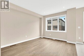 42 Sun Hvn Ln in Thorold, ON - Building Photo - Building Photo