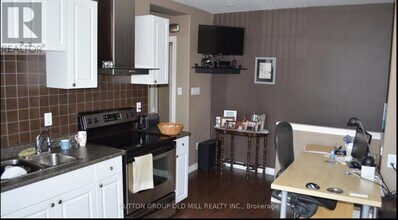 293 Queenston Rd in Hamilton, ON - Building Photo - Building Photo