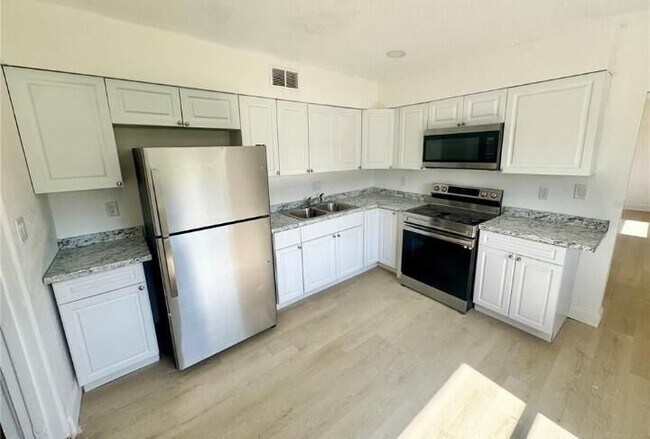 23476 Harper Ave in Port Charlotte, FL - Building Photo - Building Photo