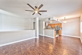 7701 W Robindale Rd in Las Vegas, NV - Building Photo - Building Photo