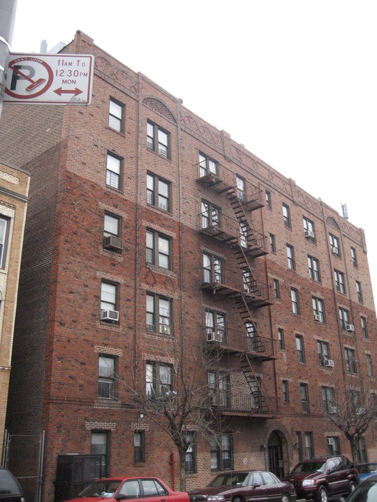 41-45 52nd Street in Flushing, NY - Foto de edificio