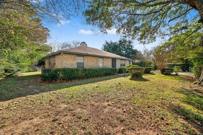 20706 Emerald St in Prairie View, TX - Building Photo - Building Photo