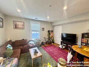 405 S Huntington Ave, Unit 2R in Boston, MA - Building Photo - Building Photo