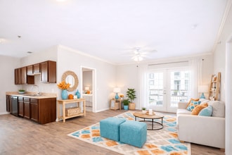 Heights at Converse in Converse, TX - Foto de edificio - Building Photo