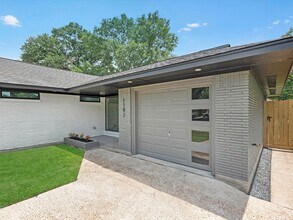 1107 Stonecrest Dr in Houston, TX - Building Photo - Building Photo