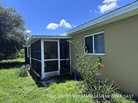 125 John Ave S in Lehigh Acres, FL - Building Photo