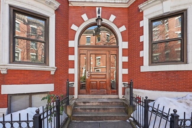 property at 102 Gainsborough St