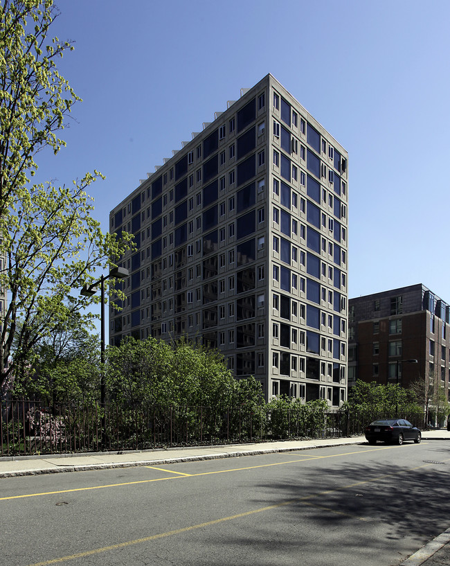 Leverett Towers in Cambridge, MA - Building Photo - Building Photo