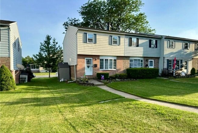 7 Madison Ln in Whitehall, PA - Foto de edificio - Building Photo