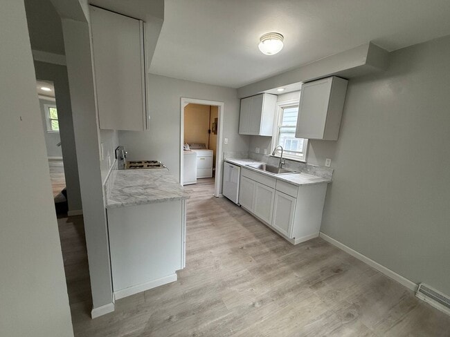 4251 Dolores Ave in Warren, MI - Foto de edificio - Building Photo