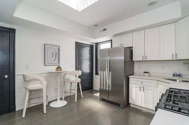 19 Peverell St, Unit 3R in Boston, MA - Building Photo - Building Photo