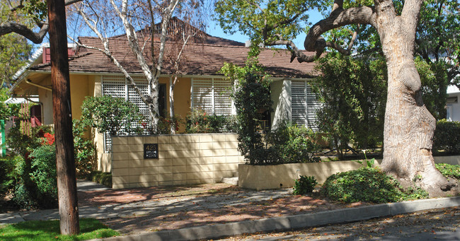 425 Oakland Ave in Pasadena, CA - Building Photo - Building Photo