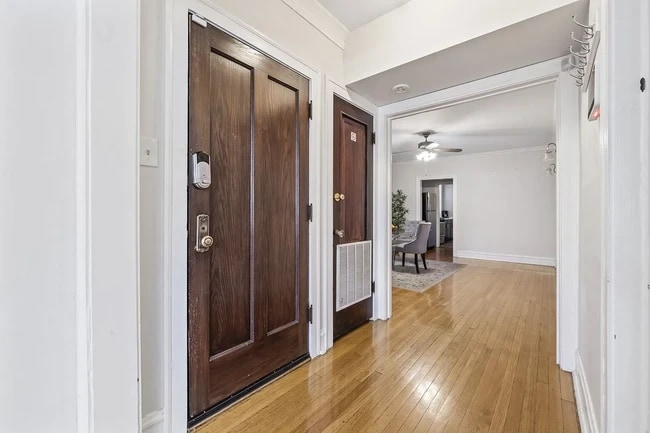 6444 N Washtenaw Ave, Unit 2 in Chicago, IL - Building Photo - Building Photo