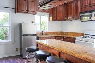 1708 N Gramercy Pl in Los Angeles, CA - Building Photo - Building Photo