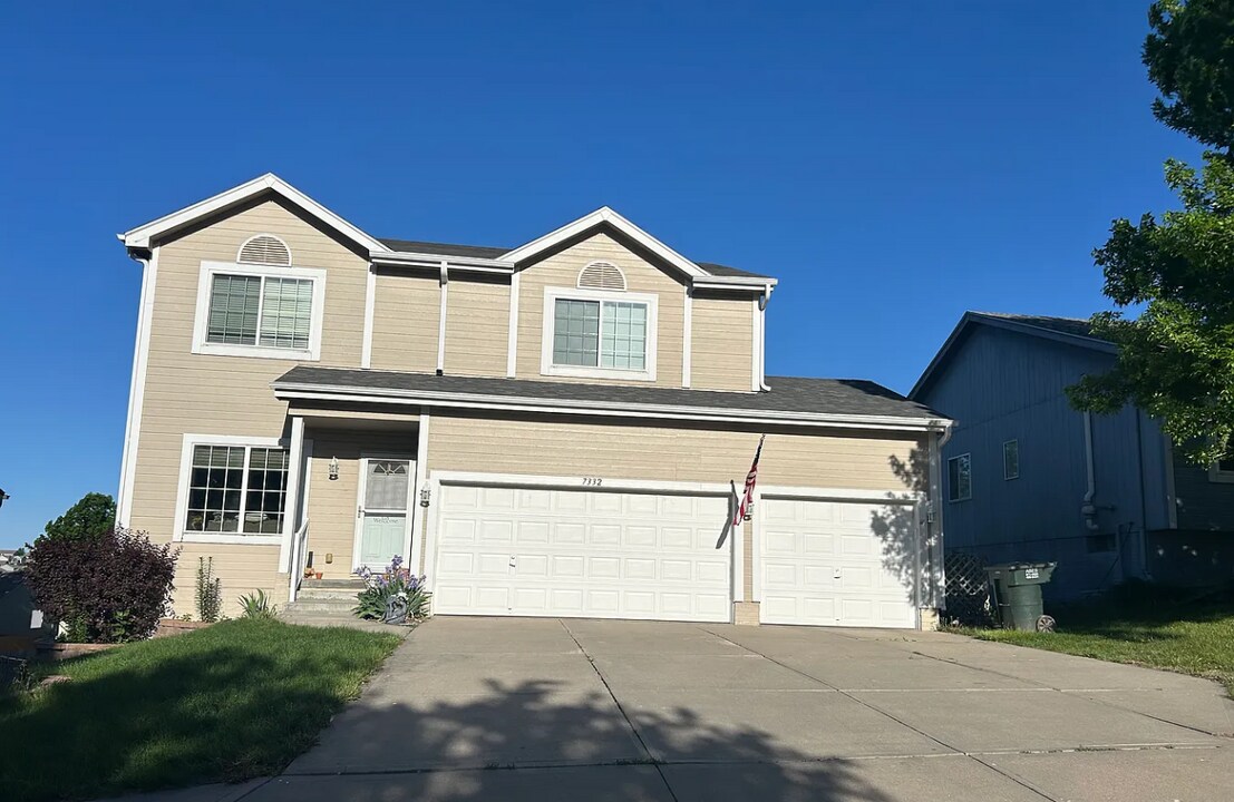 7332 S 182nd St in Omaha, NE - Building Photo