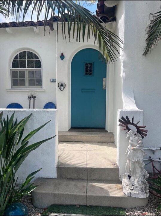 8650 Olin St in Los Angeles, CA - Building Photo