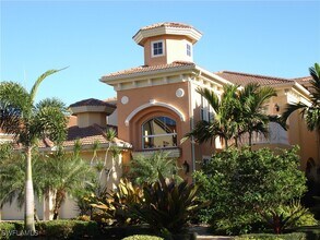 571 Avellino Isles Cir in Naples, FL - Building Photo - Building Photo