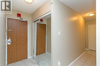 50 Mississauga Vly Blvd in Mississauga, ON - Building Photo - Building Photo