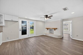 108 Dupont Cir in Fort Worth, TX - Foto de edificio - Building Photo