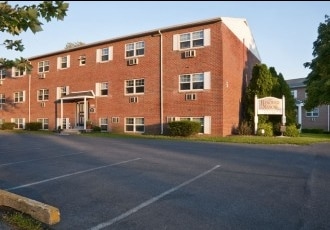 Hanover Manor Apartments in Carlisle, PA - Building Photo - Building Photo