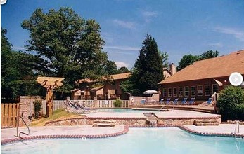 Courtyards in Knoxville, TN - Foto de edificio - Building Photo