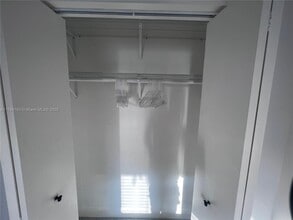 2048 NW 99th Terrace in Miami, FL - Building Photo - Building Photo