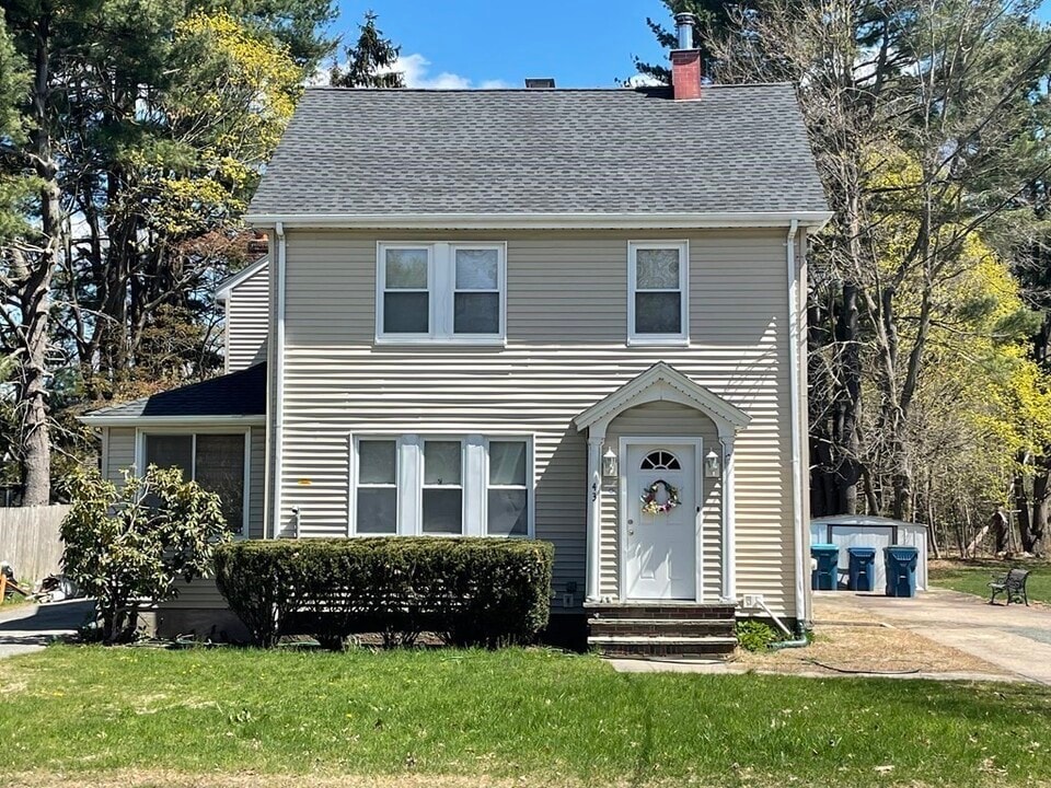 43 Dedham St in Canton, MA - Building Photo