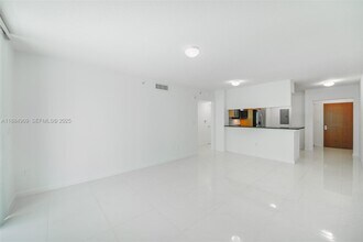 31 SE 5th St, Unit 1510 in Miami, FL - Building Photo - Building Photo