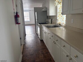 194 Jerome Pl in Bloomfield, NJ - Building Photo - Building Photo