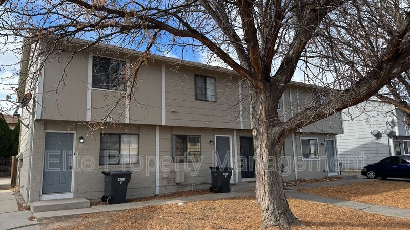 25 Royal Crest Dr in Pueblo, CO - Building Photo