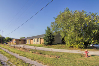 Pleasantwood Apartments in Mt Pleasant, TN - Building Photo - Building Photo