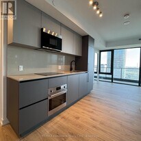 35 Parliament St in Toronto, ON - Building Photo