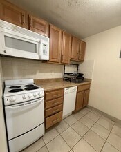 10 Riverside St, Unit g2 in Watertown, MA - Foto de edificio - Building Photo