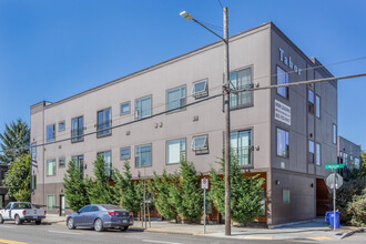 Tabor Burnside Apartments in Portland, OR - Building Photo - Building Photo