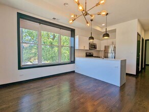 2301 W Chicago Ave in Chicago, IL - Building Photo - Building Photo