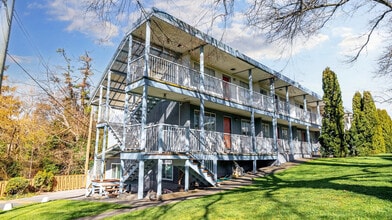Mainstreet Victoria Garden Apartments in Victoria, BC - Foto de edificio - Building Photo